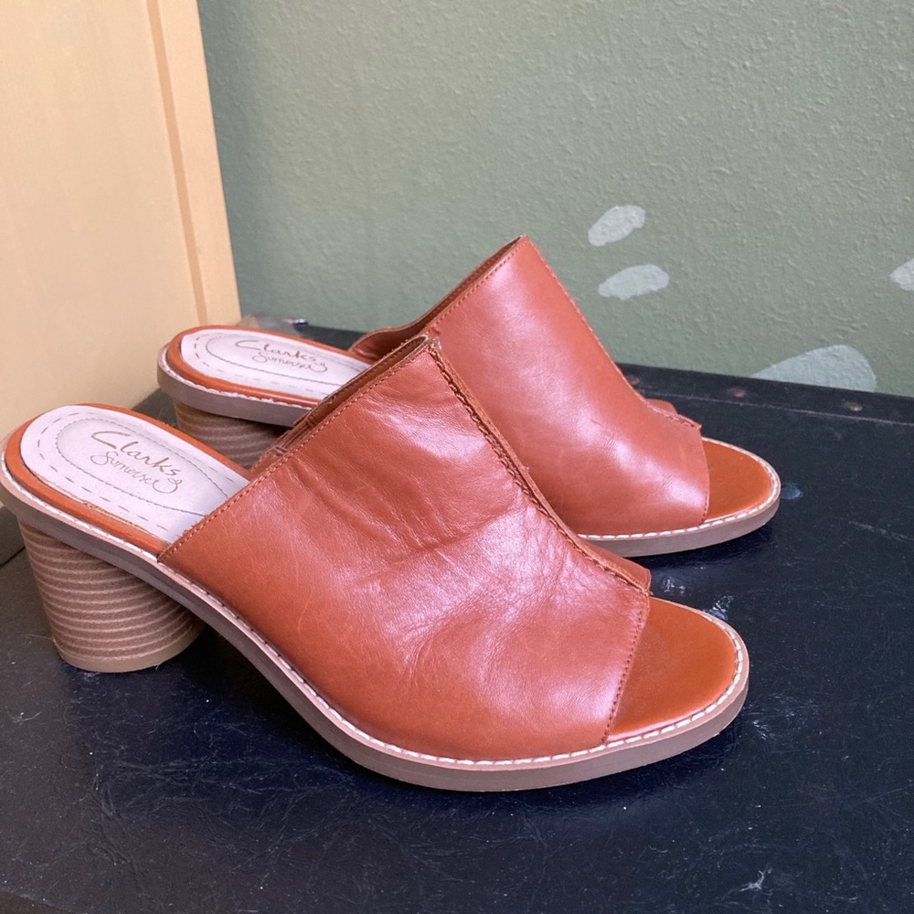 Clarks round heel mule